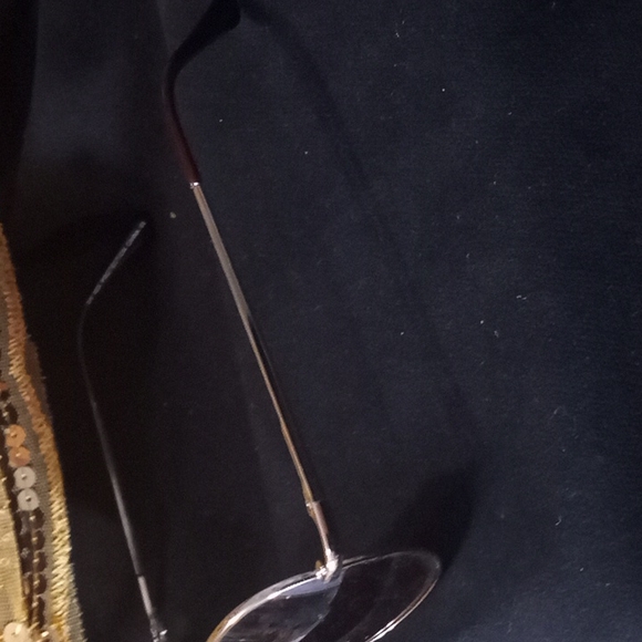 💚SALE/Sunglasses💚 . . UNISEX SUNGLASSES - Picture 4 of 6